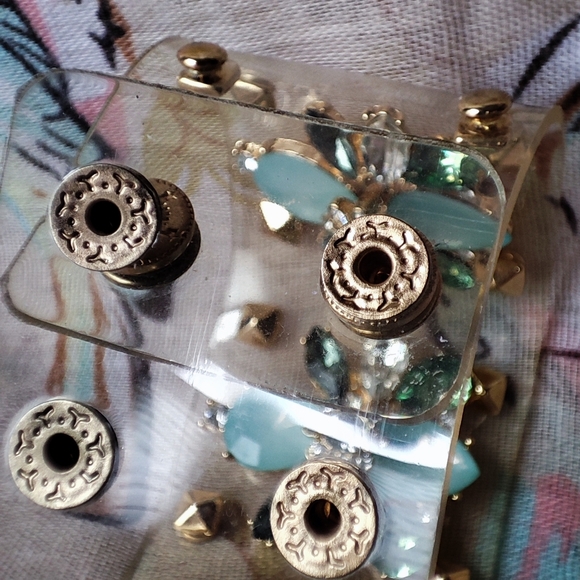 Thick Clear Plastic Gold Tone Rhinestone Snap Cuff Bracelet Emerald Seafoam EUC - Picture 11 of 16